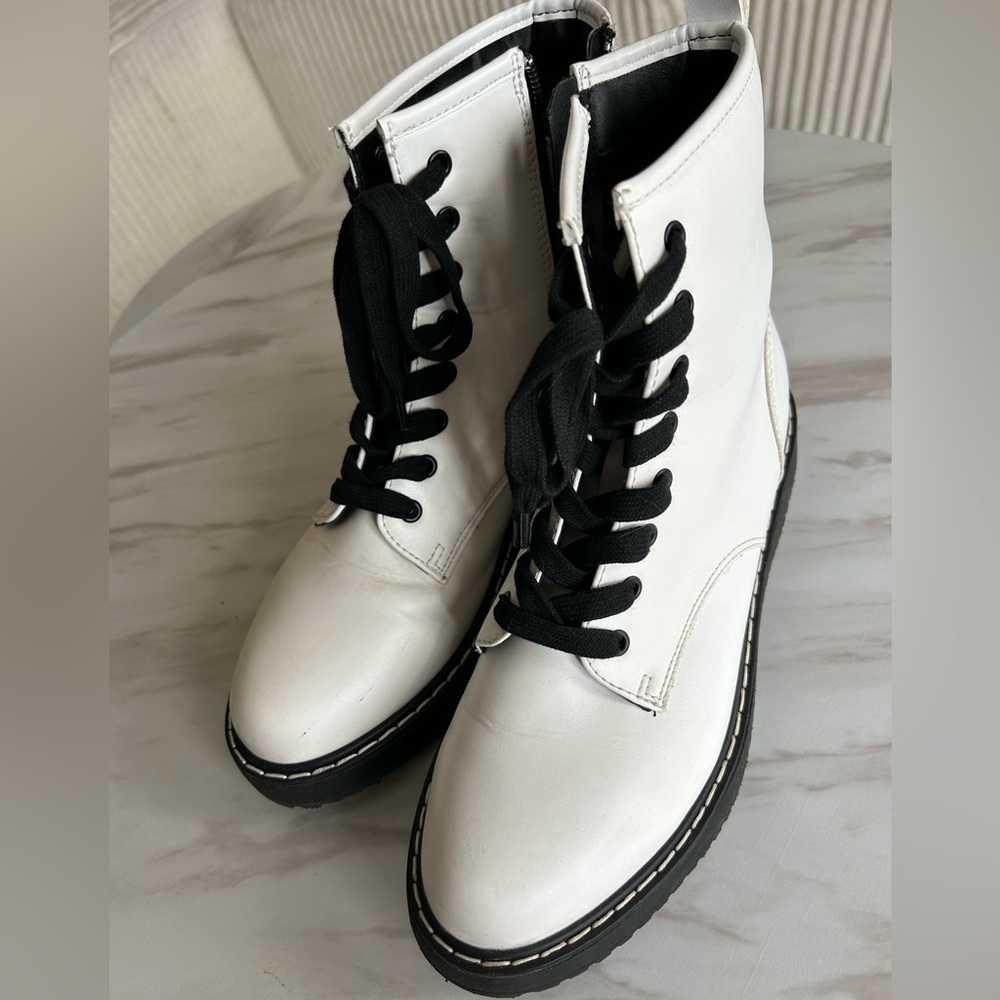 Madden Girl Steve Madden White Combat Boots Lug Sole Lace Up Side Zip Sz 8.5